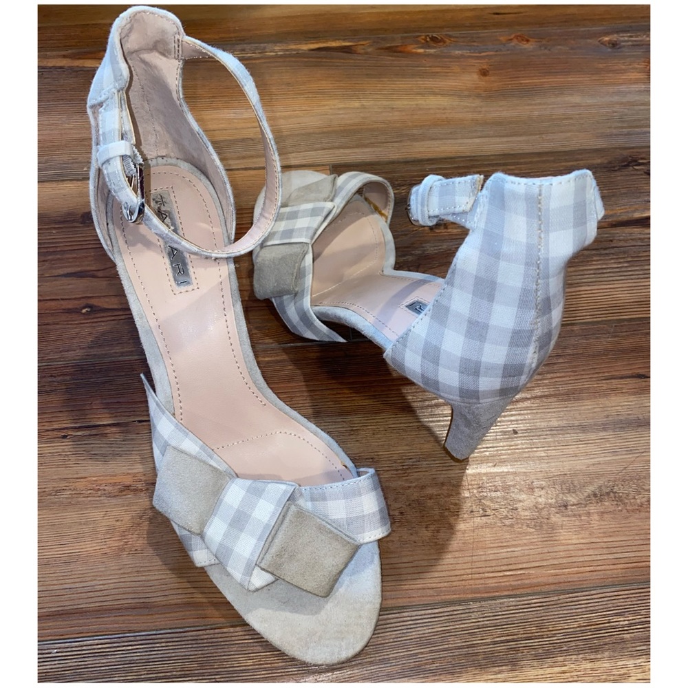 TAHARI Newton Heels